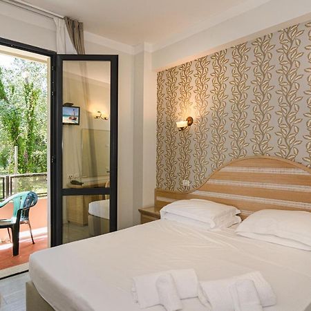 Hotel Nedy Marina di Massa Exterior photo