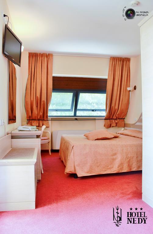 Hotel Nedy Marina di Massa Exterior photo