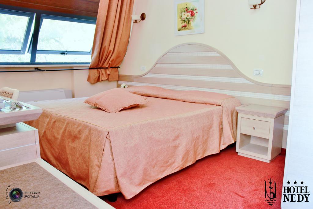 Hotel Nedy Marina di Massa Exterior photo