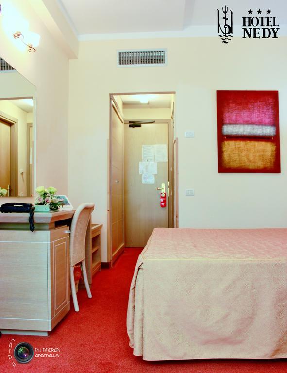Hotel Nedy Marina di Massa Exterior photo
