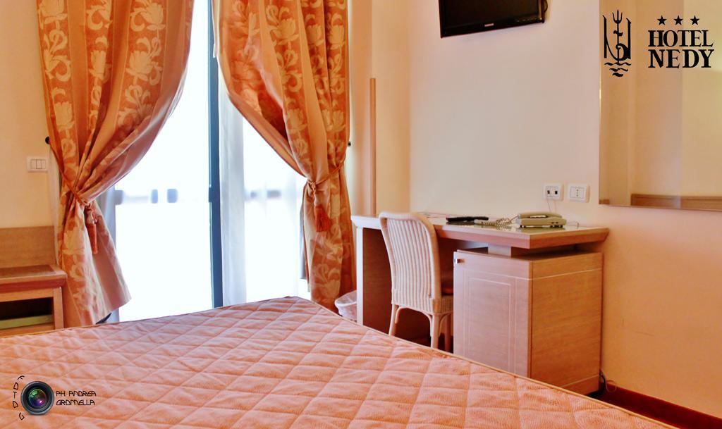 Hotel Nedy Marina di Massa Exterior photo