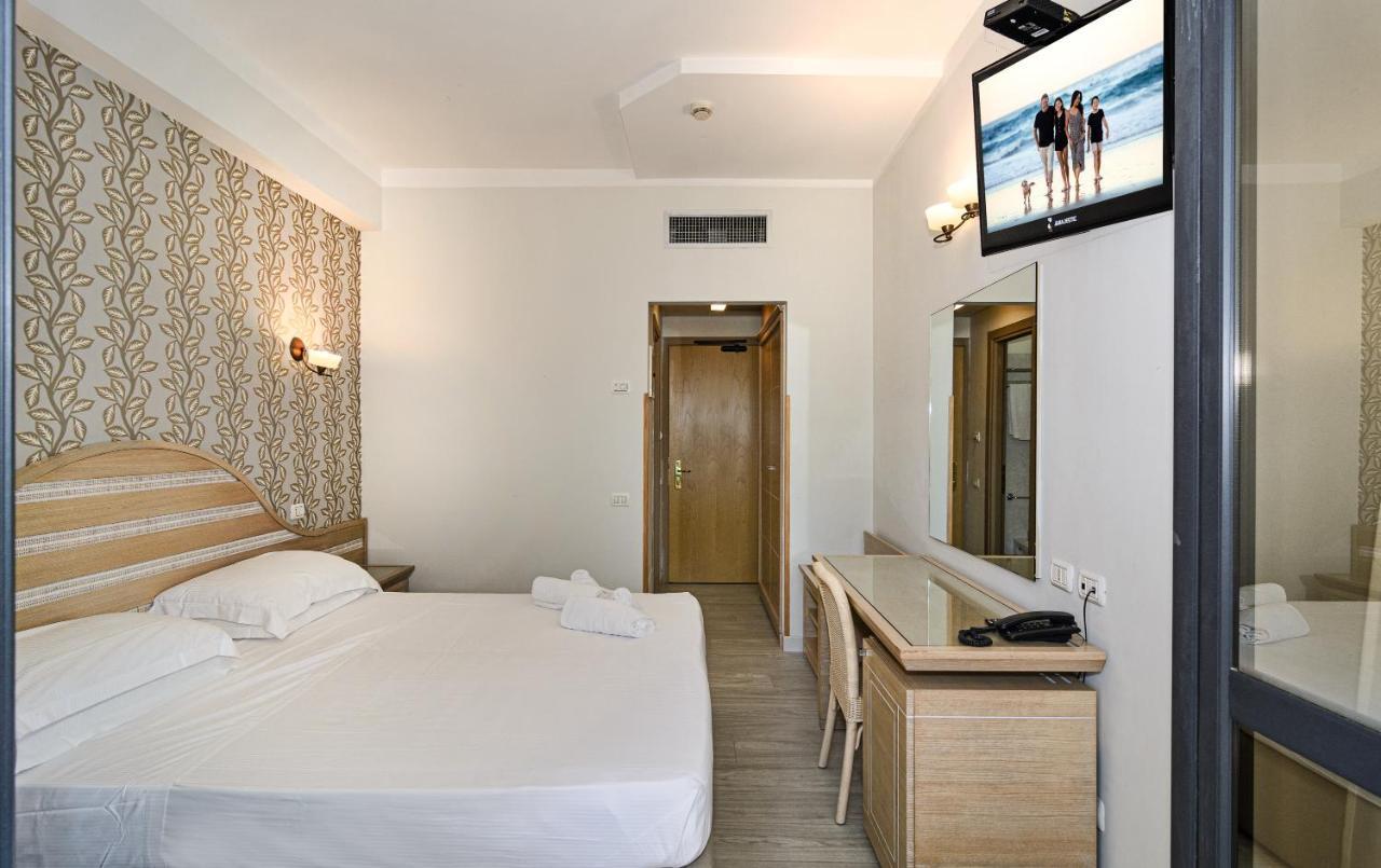 Hotel Nedy Marina di Massa Exterior photo