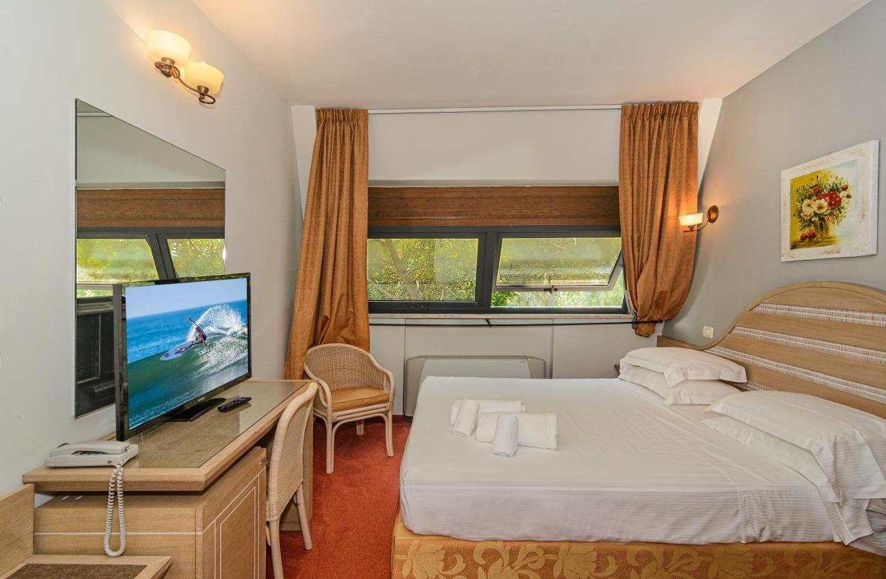 Hotel Nedy Marina di Massa Exterior photo