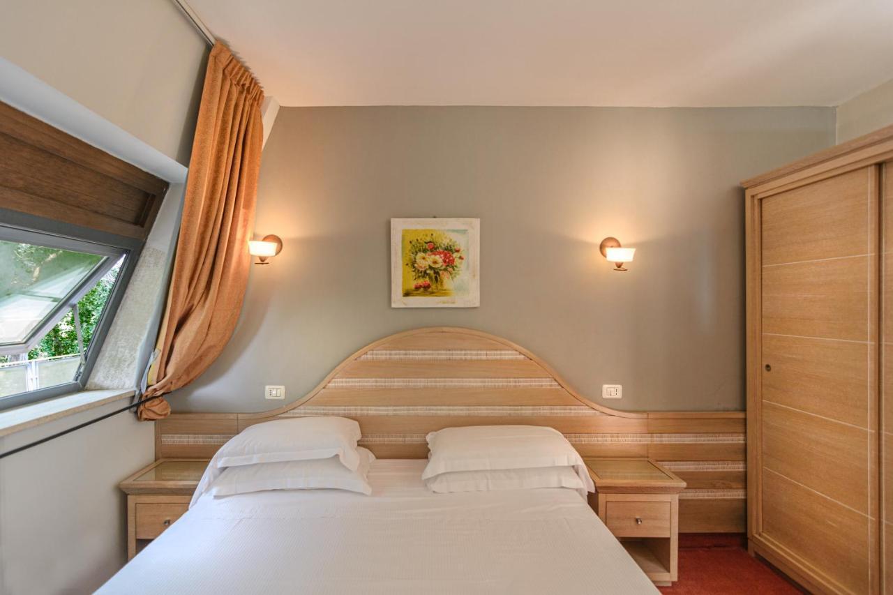 Hotel Nedy Marina di Massa Exterior photo