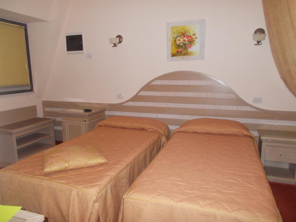 Hotel Nedy Marina di Massa Exterior photo