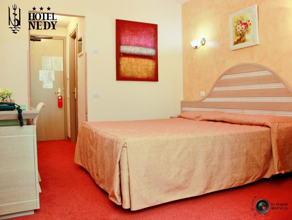 Hotel Nedy Marina di Massa Exterior photo