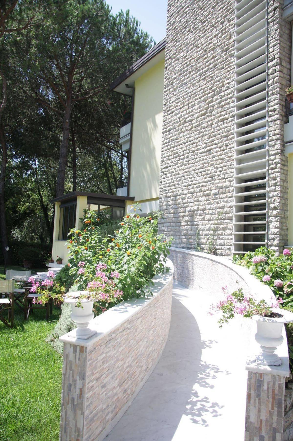 Hotel Nedy Marina di Massa Exterior photo