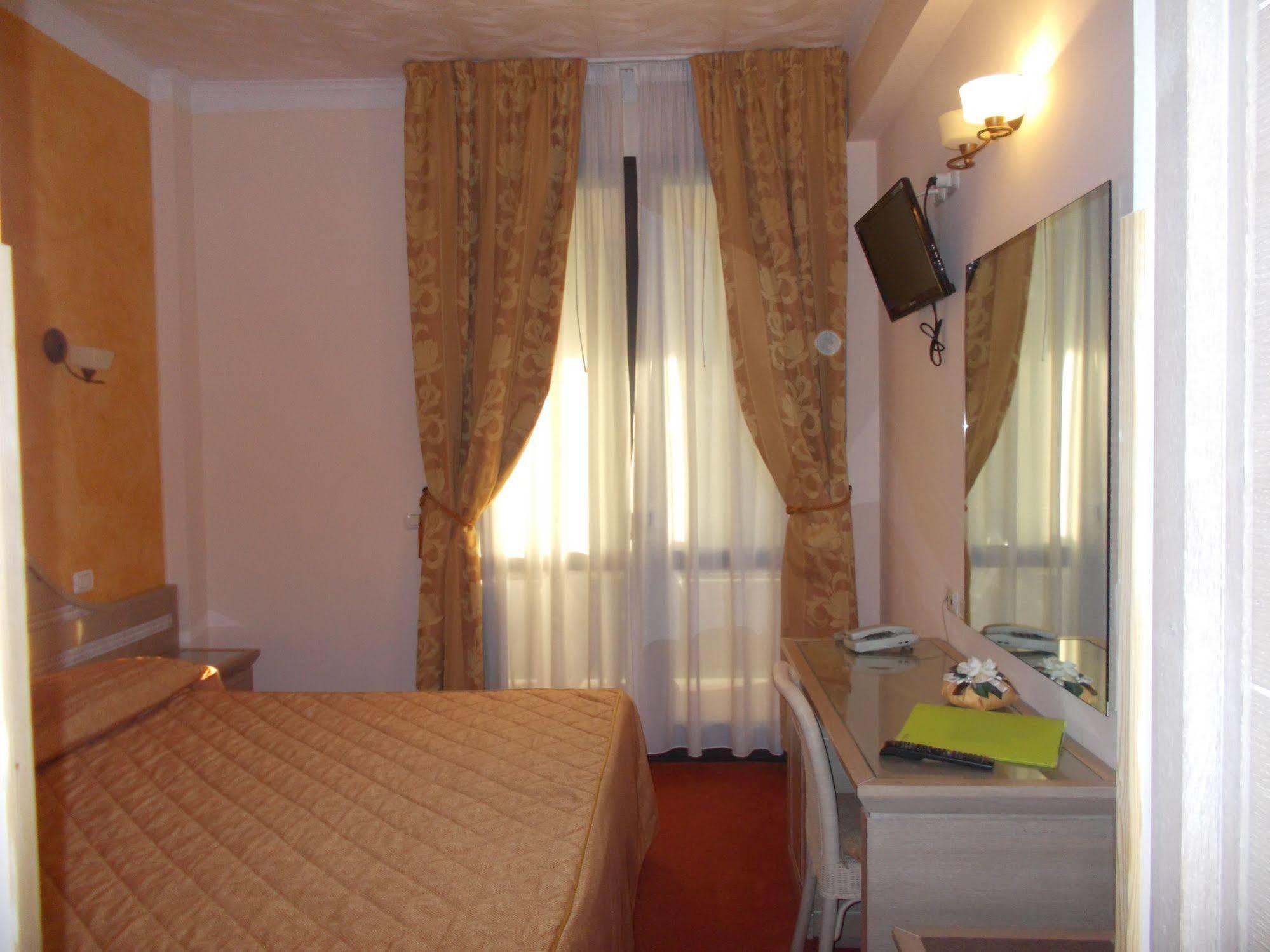 Hotel Nedy Marina di Massa Exterior photo